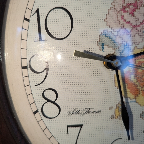 Seth Thomas Roses Clock - Vintage Oval Needlepoint Design Model 3590 - Picture 4 of 9